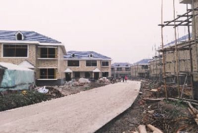 建設(shè)中的江洲墟場(chǎng)安置小區(qū)。